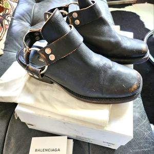 Balenciaga Distressed leather Ankle boot/mules